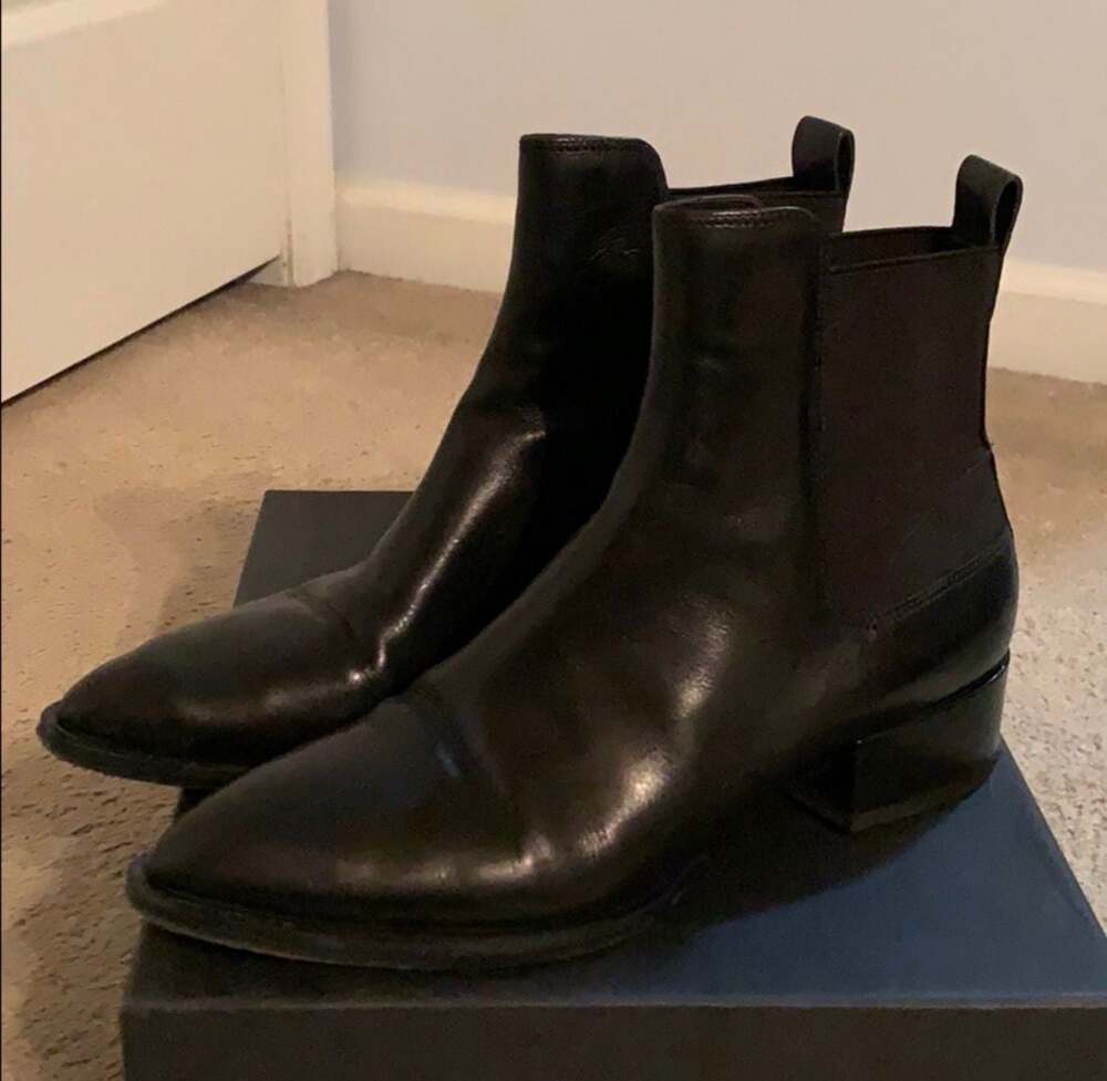 Vince Black Leather Chelsea Boots – Minimalist Luxe Ankle Boot Size 9